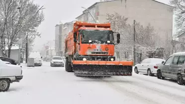 Kar Yağışı Yolları Kapattı